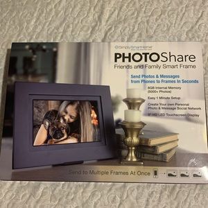 Photo Share Friends & Family Smart Frame